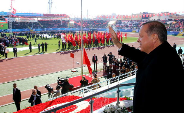  handout picture taken and provided by the Turkish Prime Minister Press Office on March 18, 2016 shows Turkish President Recep Tayyip Erdogan as he waves to supporters a speech during the 101st anniversary of Battle of Canakkale at Canakkale 18 March stadium. Erdogan called on March 18 on European countries to stop supporting the outlawed Kurdistan Workers' Party (PKK), days after a bombing claimed by Kurdish rebels killed 35 people in Ankara. / AFP PHOTO / TURKISH PRESIDENCY PRESS OFFICE / KAYHAN OZER / RESTRICTED TO EDITORIAL USE - MANDATORY CREDIT 