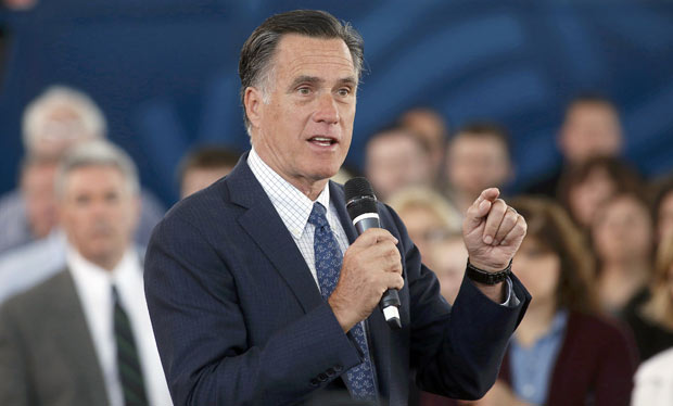 O candidato presidencial de 2012 Mitt Romney participa de comício de John Kasich em Ohio