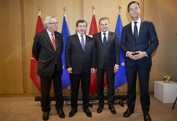 BRUSSELS, March 18, 2016 (Xinhua) -- European Commission President Jean-Claude Juncker, Turkish Prime Minister Ahmet Davutoglu, European Council President Donald Tusk and Dutch Prime Minister Mark Rutte (from L to R) pose prior to a meeting at the second day of a two-day European Union leaders summit at the EU Council headquarters in Brussels, Belgium, March 18, 2016. (Xinhua/The European Union) (No Commercial Use)