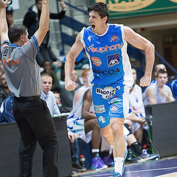 Sebastien Bellin durante jogo de basquete