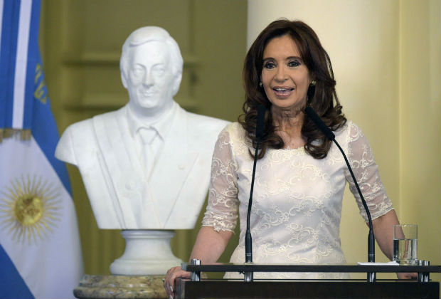 Cristina Fernandez de Kirchner delivers a speech after unveiling a bust of the late Argentine President Nestor Kirchner, during the last day of her term of office, at the Government Palace in Buenos Aires on December 9, 2015. AFP PHOTO / JUAN MABROMATA ORG XMIT: MAB870