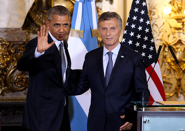 O presidente americano, Barack Obama,  recebido por seu colega argentino, Mauricio Macri, na Casa Rosada