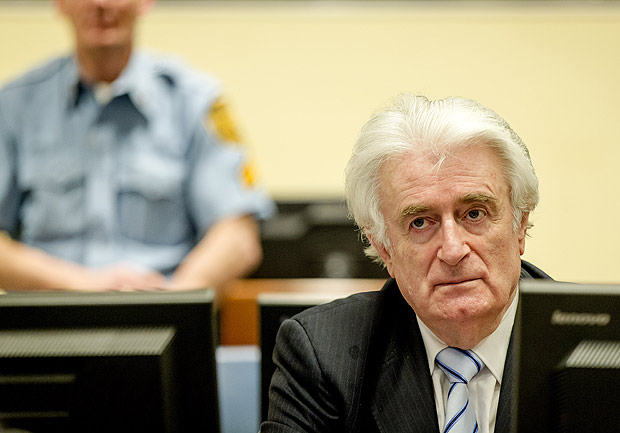 Lder servo-bsnio Radovan Karadzic comparece  audincia em tribunal da ONU