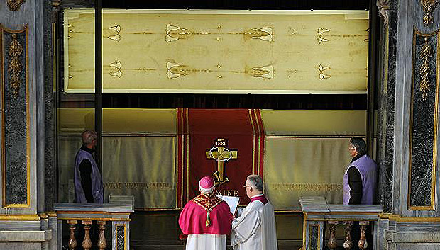 O sudário de Turim fica guardado na catedral da cidade italiana de mesmo nome 
