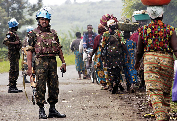 Soldados das foras de paz da ONU patrulham regio de Kanyabayonga, no Congo