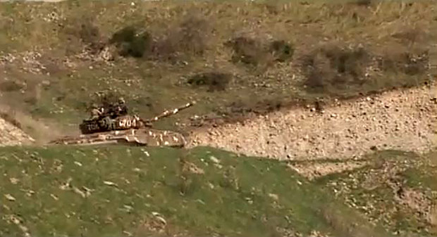 Imagem divulgada pelo governo separatista de Nagorno-Garabagh mostra o que seria um tanque armnio na regio
