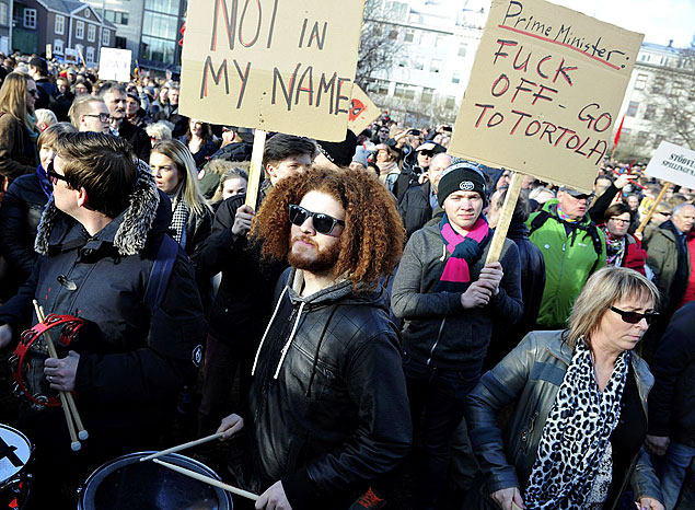 People demonstrate against Iceland's Prime Minister Sigmundur Gunnlaugsson in Reykjavik, Iceland on April 4, 2016 after a leak of documents by so-called Panama Papers stoked anger over his wife owning a tax haven-based company with large claims on the country's collapsed banks.