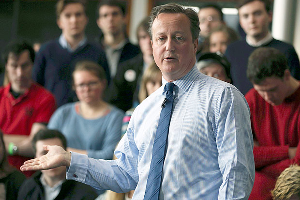Primeiro-ministro britânico, David Cameron, é acusado de quebrar sua promessa de reduzir a imigração