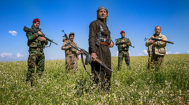 Peshmergas com salrios atrasados so obrigados a fazer 'bicos' para complementar a renda