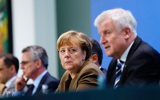 A chanceller da Alemanha, Angela Merkel, apresenta propostas para a integrao de refugiados