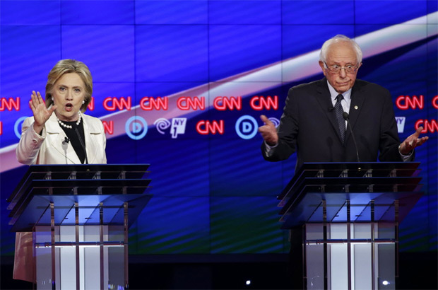 Hillary Clinton e Bernie Sanders durante debate promovido pela CNN antes da primria em Nova York