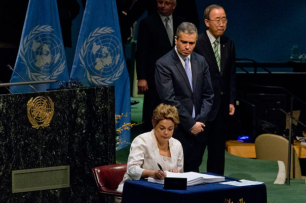 Brazilian President Dilma Rousseff signs the Paris Agreement on climate change, Friday, April 22, 2016 at U.N. headquarters. (AP Photo/Mary Altaffer) ORG XMIT: UNMA138