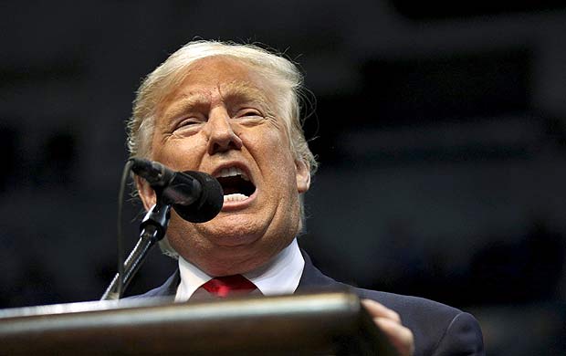 Pré-candidato republicano Donald Trump fala durante comício em Wilkes-Barre, Pensilvânia