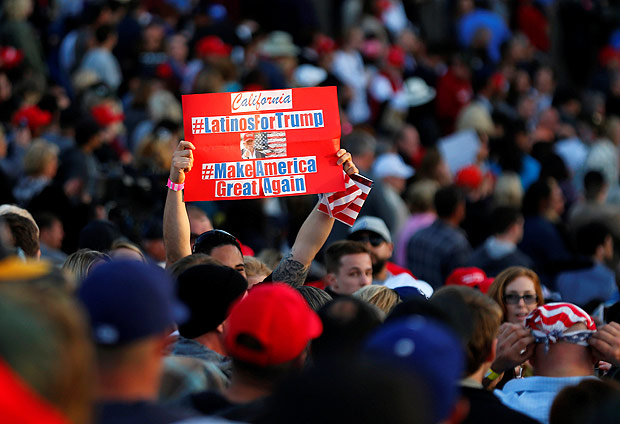 Apoiadores de Donald Trump durante evento de campanha em Costa Mesa, Califrnia