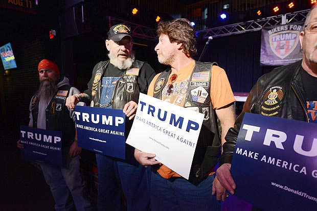 Membros do grupo Bikers for Trump participam de evento em Warrendale, na Pensilvnia