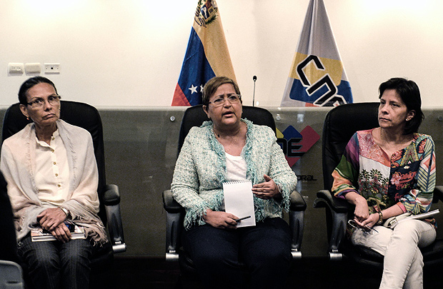 Membros do Conselho Eleitoral da Venezuela falam sobre referendo revogatrio em Caracas