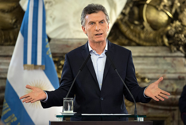 O presidente da Argentina, Mauricio Macri, discursa na Casa Rosada em 8 de abril