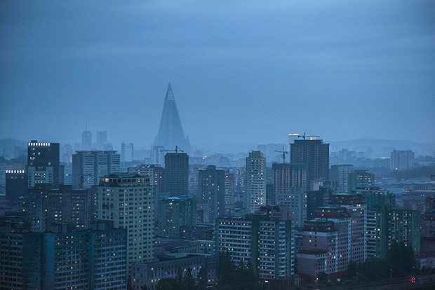 A general view shows the skyline of Pyongyang on May 5, 2016. North Korea readied to kick off its most important ruling party gathering for nearly 40 years, amid persistent concerns of a nuclear test, despite no clear signs of an imminent detonation. / AFP PHOTO / Ed Jones