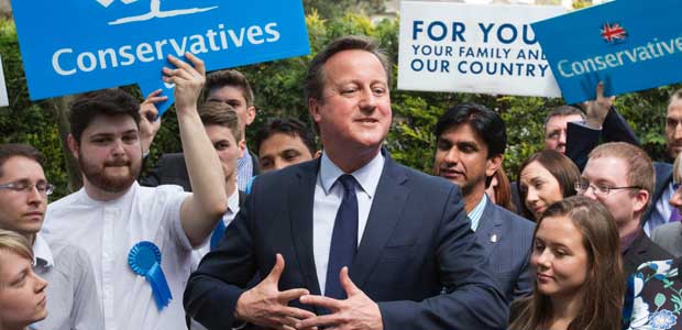 O primeiro-ministro britnico David Cameron discursa antes de eleies regionais no Reino Unido