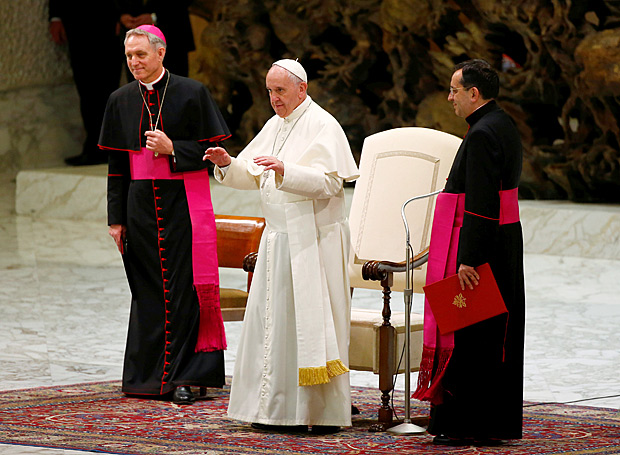 Pope Francis gestures during a special audience with members of Doctors with Africa CUAMM at the Vatican, May 7, 2016. REUTERS/Tony Gentile ORG XMIT: TGN107