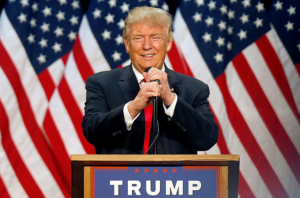 O candidato republicano  Presidncia Donald Trump discursa em Eugene, no Oregon, na sexta-feira (6)