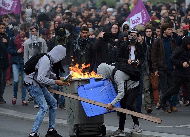 Manifestantes protestam em Nantes contra a reforma nas leis trabalhistas da Frana