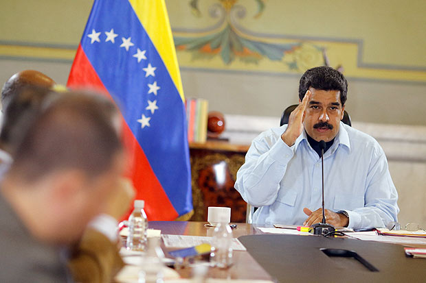 Venezuela's President Nicolas Maduro speaks during a meeting with ministers at the Miraflores Palace in Caracas, Venezuela May 12, 2016. Miraflores Palace/Handout via REUTERS ATTENTION EDITORS - THIS PICTURE WAS PROVIDED BY A THIRD PARTY. EDITORIAL USE ONLY. ORG XMIT: VEN02
