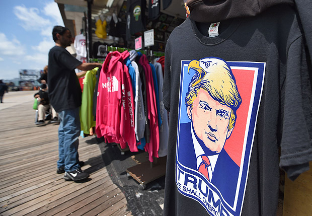 Camiseta com desenho representando Donald Trump é vendida em Atlantic City, Nova Jersey
