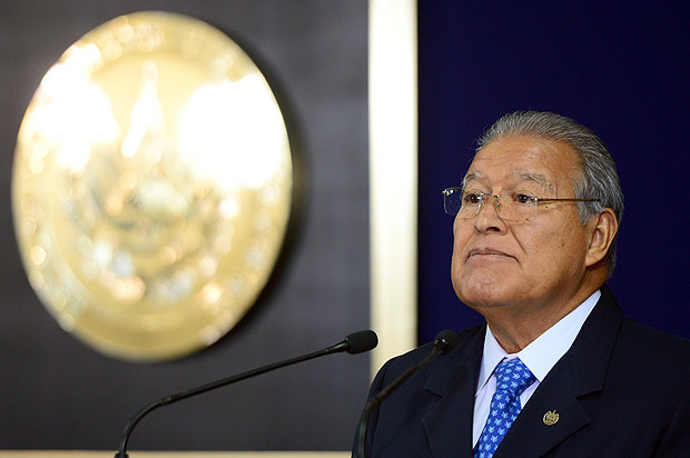 Salvadorean President Salvador Sanchez Ceren delivers a speech during Guatemalan President Jimmy Morales' welcoming ceremony at the presidential palace in San Salvador, on April 11, 2016. Morales arrived in Salvador to strengthen bilateral ties between the two countries. / AFP PHOTO / MARVIN RECINOS ORG XMIT: 598