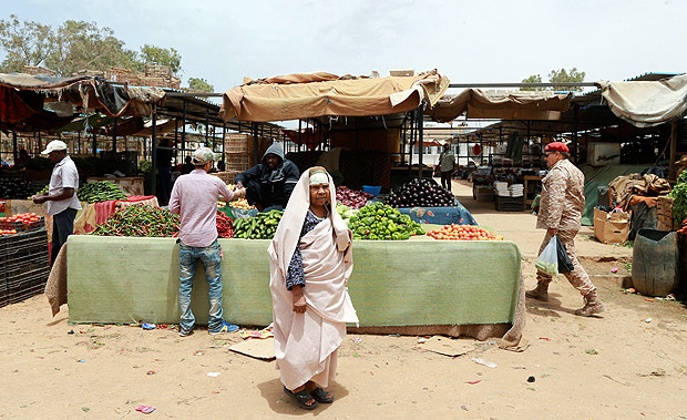 Mercado de frutas e vegetais em Benghazi, na Lbia