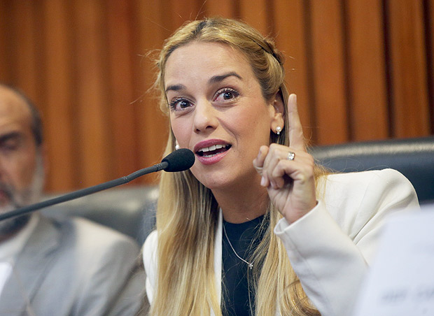 A mulher de Leopoldo Lpez, Lilian Tintori, fala em audincia na Assembleia Legislativa de So Paulo
