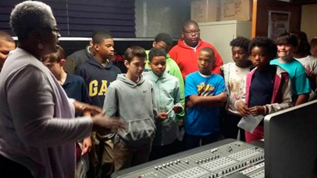 Estudantes participam de aula na escola Cleveland de Ensino Mdio, onde h apenas alunos negros