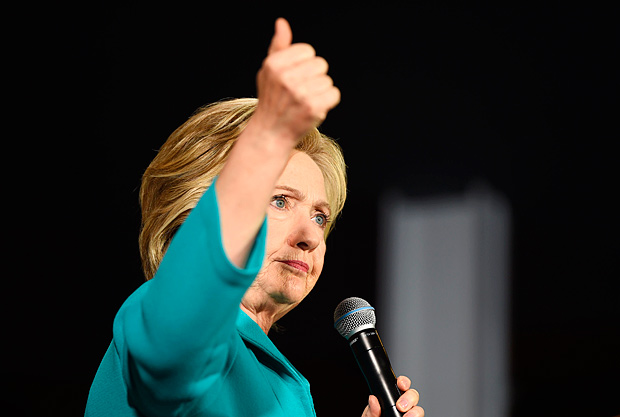 Virtual candidata democrata, Hillary Clinton, participa de evento de campanha em Los Angeles