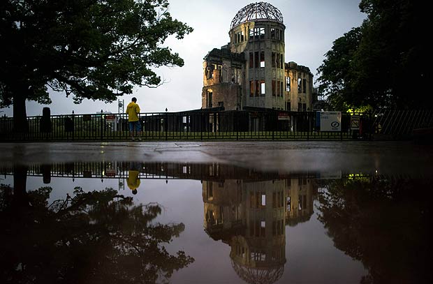 16146438 Barack Obama faz gesto histórico com visita a Hiroshima