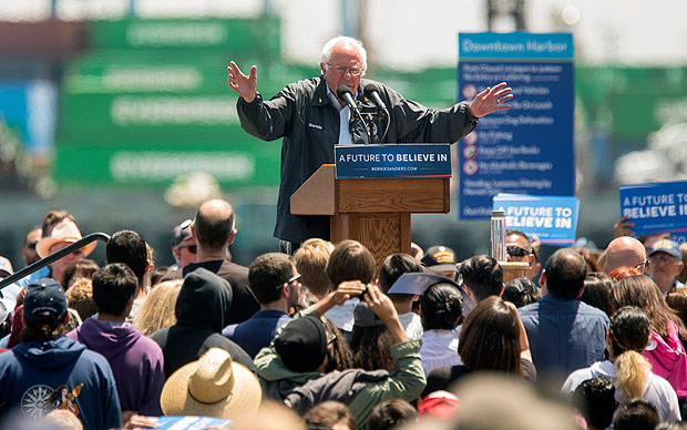 O pré-candidato democrata Bernie Sanders durante evento de campanha em Los Angeles 