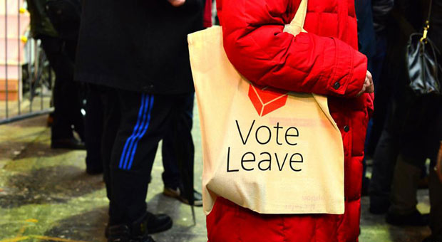 Bolsa com a frase "Vote pela sada"; britnicos votam pela permanncia ou no do Reino Unido na Unio Europeia no prximo dia 23
