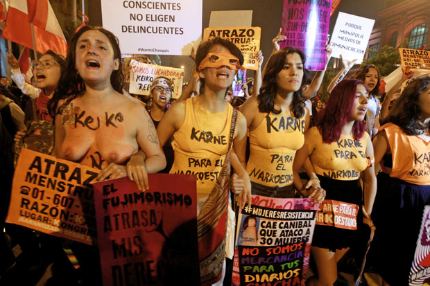 Feministas protestam contra a abertura do caso das esterilizaes da ditadura de Fujimori no Peru