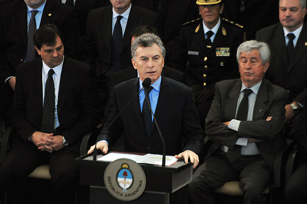 O presidente da Argentina, Mauricio Macri, discursa nas comemoraes pelo Dia do Exrcito no pas