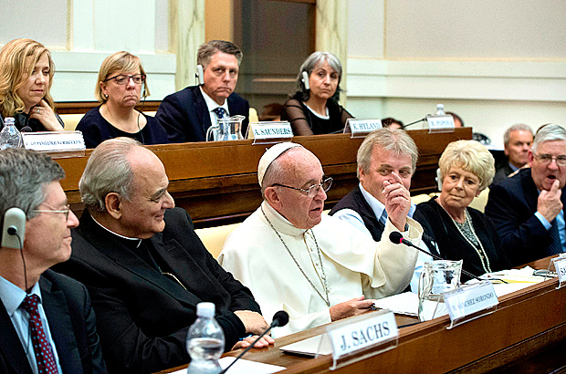 Pope Francis (C) delivers a speech as he takes part to an international summit with judges and experts on trafficking in persons and organized crime at the Vatican on June 4, 2016. / AFP PHOTO / OSSERVATORE ROMANO / OSSERVATORE ROMANO ORG XMIT: APZ875