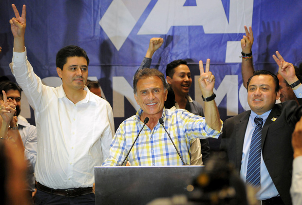 Miguel Angel Yunes, a candidate for governor of Veracruz from National Action Party-Party of the Democratic Revolution (PAN-PRD) coalition, delivers a speech after regional elections in Boca del Rio, in Veracruz state, Mexico, June 5, 2016. REUTERS/Yahir Ceballos EDITORIAL USE ONLY. NO RESALES. NO ARCHIVE. ORG XMIT: EGC24