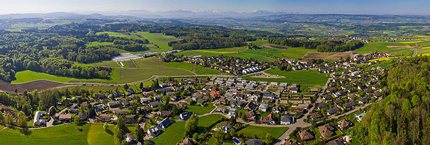Vista area do vilarejo de Oberwil-Lieli, prximo a Zurique, na Sua