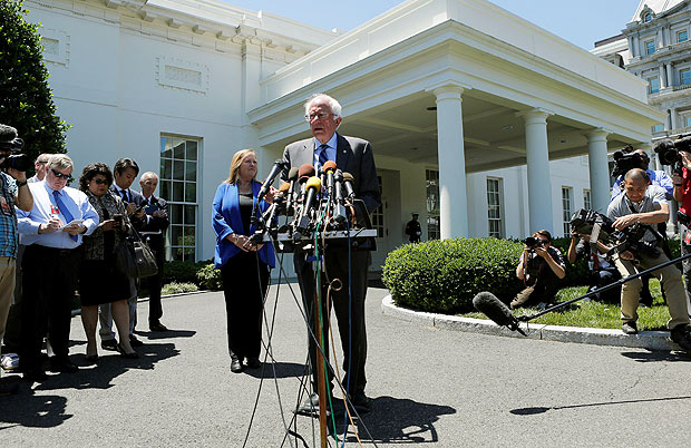 Bernie Sanders discursa na Casa Branca aps encontro com o presidente Barack Obama