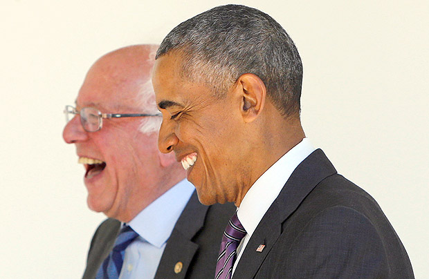 O democrata Bernie Sanders sorri durante encontro com o presidente Barack Obama, na Casa Branca 