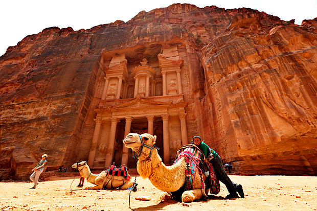 A cidade encravada nas pedras em Petra foi escolhida uma das sete maravilhas do mundo moderno