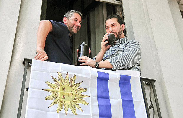 Former Guantanamo prison inmate Syrian Jihad Ahmed Mujstafa Diyab (R) is seen drinking "mate" with an unidetified union member in a house provided by national labor union federation PIT-CNT in Montevideo on December 11, 2014. Six former Guantanamo inmates being resettled in Uruguay have left hospital and been taken to a house where they will adjust to their new lives in South America, the labor union hosting them said Thursday. AFP PHOTO/INES GUIMARAENS RESTRICTED TO EDITORIAL USE - MANDATORY CREDIT "AFP PHOTO /INES GUIMARAENS" - NO MARKETING NO ADVERTISING CAMPAIGNS - DISTRIBUTED AS A SERVICE TO CLIENTS ORG XMIT: MVD62
