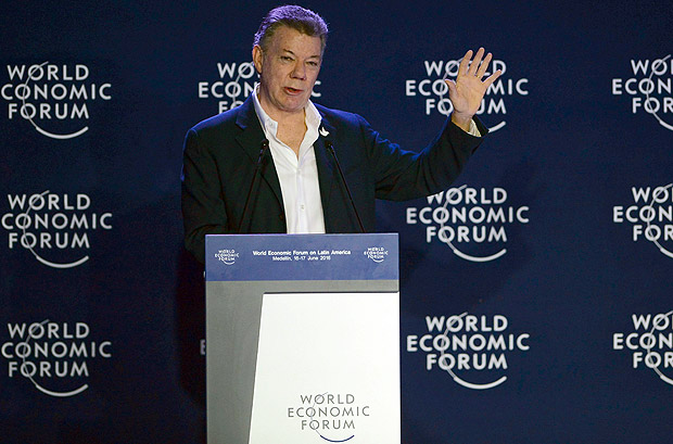 O presidente Juan Manuel Santos faz discurso no Frum Econmico Mundial para a Amrica Latina 