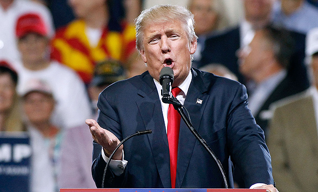 O virtual candidato republicano  Casa Branca, Donald Trump, discursa para seus apoiadores