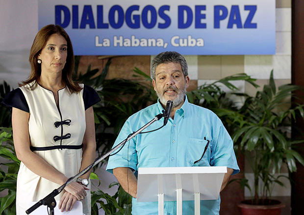 O negociador das Farc, Marcos Carratala, e a representante do governo colombiano, Marcela Duran, em Havana