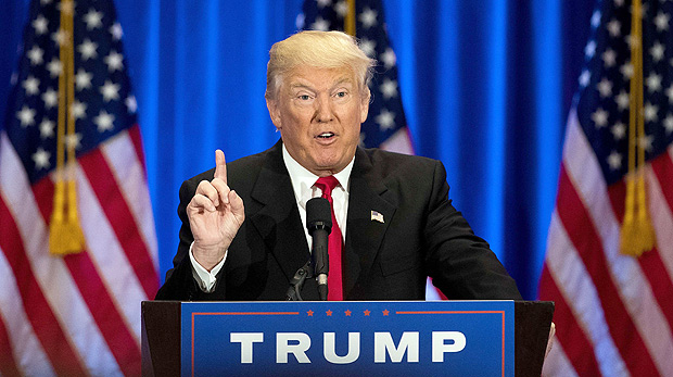 O virtual candidato republicano  Casa Branca Donald Trump discursa em um de seus hotis em NY