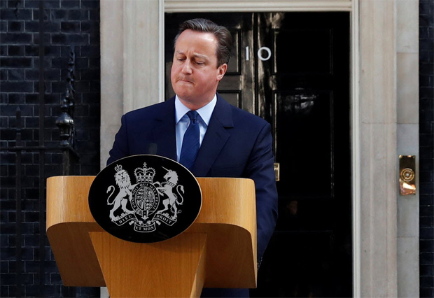 Defensor da permanência no bloco, primeiro-ministro britânico anuncia que irá deixar o cargo